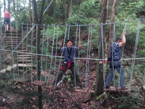 叢林穿越游樂項(xiàng)目