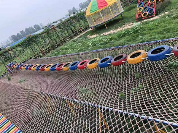 叢林穿越游樂項(xiàng)目